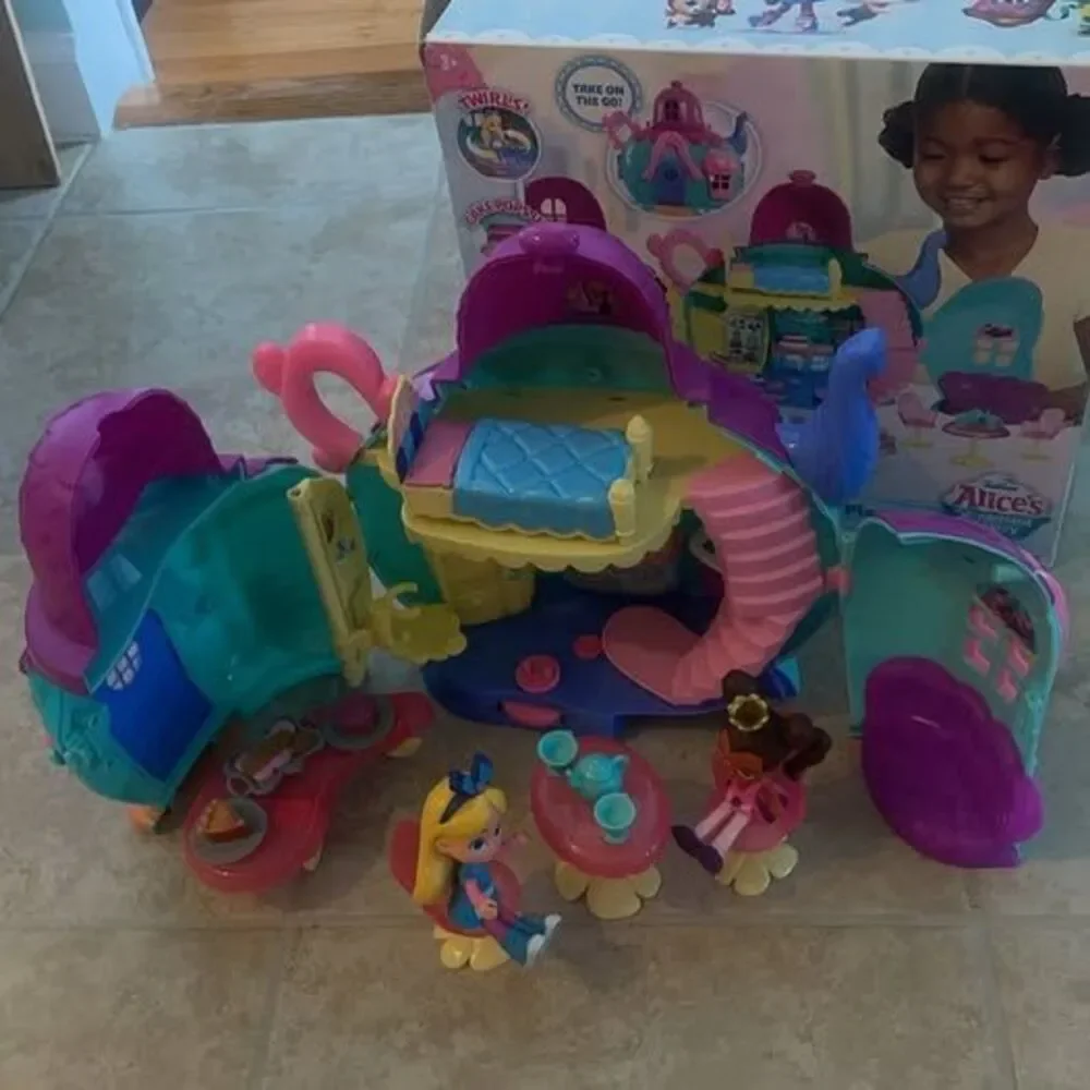 Disney Junior Alice’s Wonderland Bakery Playset and Toy Figures